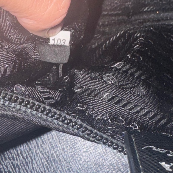 Authentic Prada re-edition 2000 mini bag - Picture 7 of 7